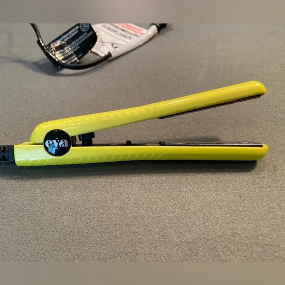 Eva NYC Mini‎ Healthy Heat Ceramic Styling Iron,Hair Straightener in Ipsy Bag